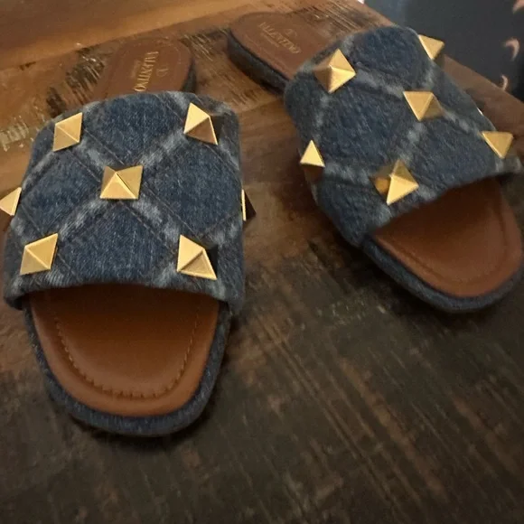 NEW Valentino Roman Stud denim Slides size 39.5 - Picture 11 of 12